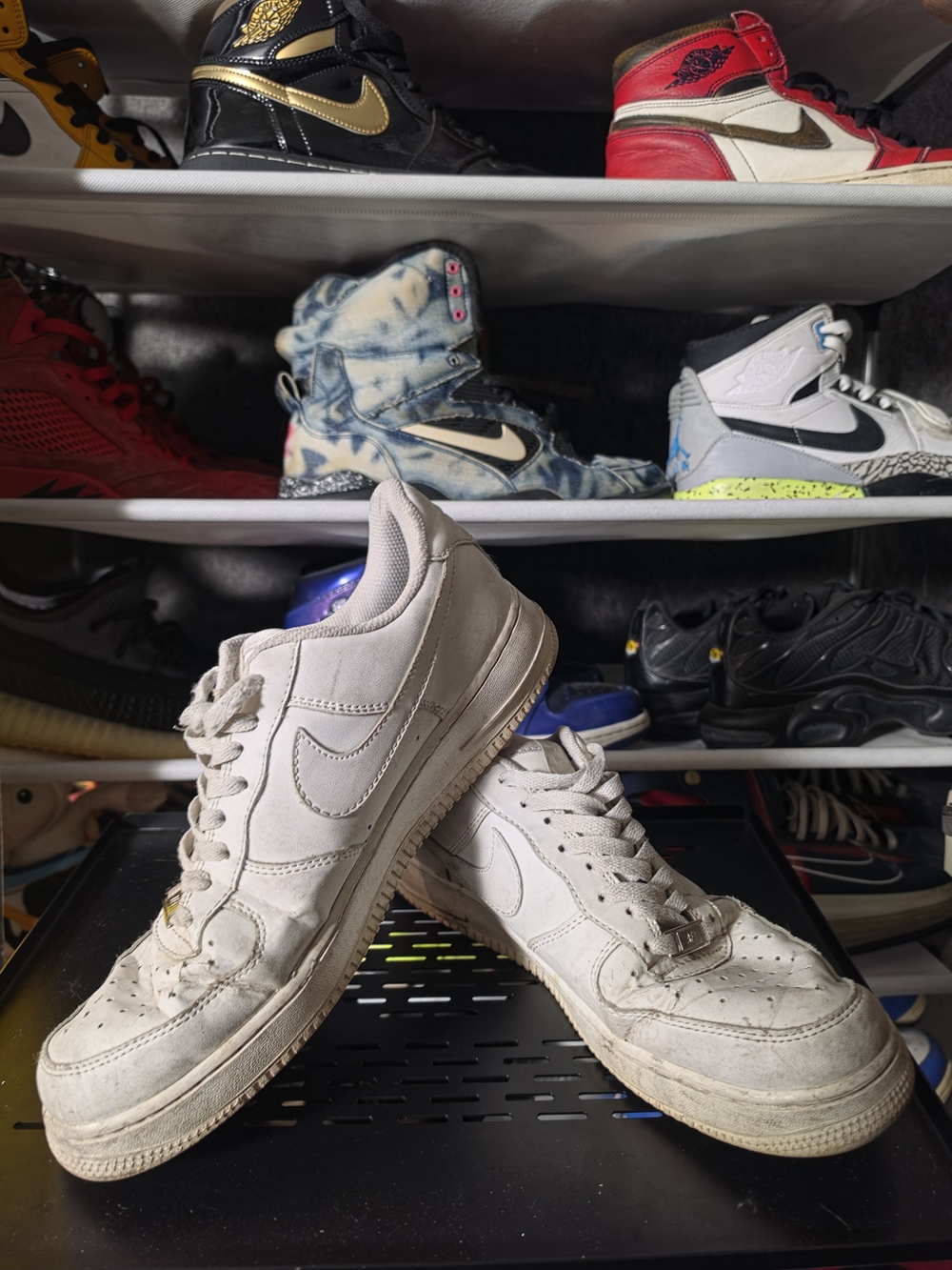 🔥 Nike Men Size 9.5 White Low-Top Sneakers - Classic Leather Style
